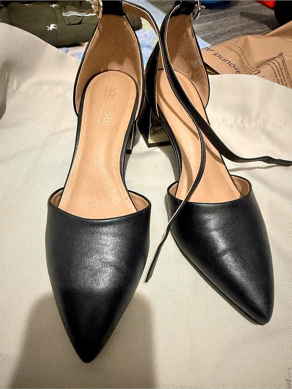 Betty Pointed Toe Slingback Heels in Black